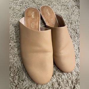 Toms Camel colored Mules size 9 Womens
